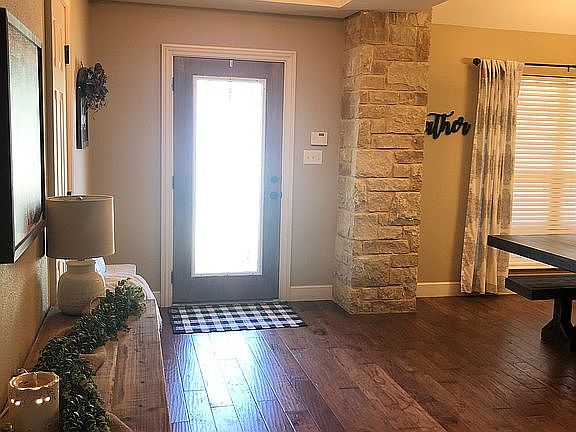 5th image of 209 Sanford Ln