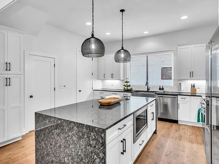 910 Youngs Ln #7 — Photo 8