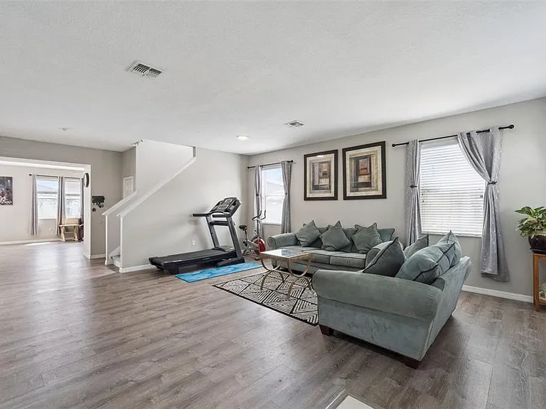 1002 Belvoir Dr — Photo 4