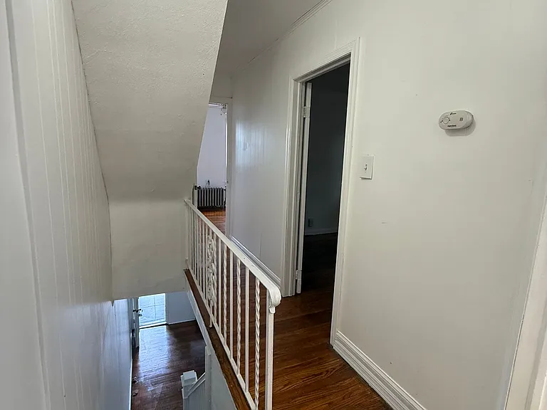 933 Beatty St — Photo 11