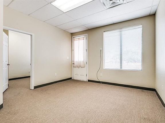 4th image of 202 W Jefferson St #102