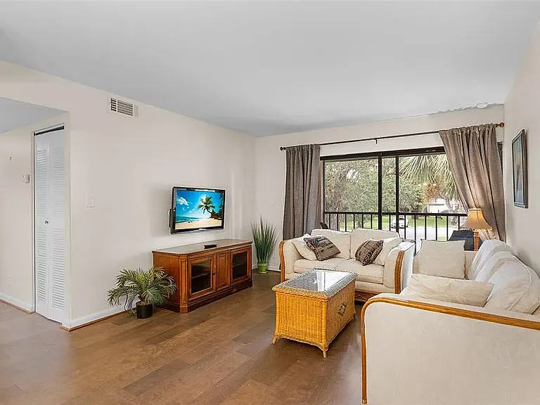19505 Quesada Ave — Photo 4
