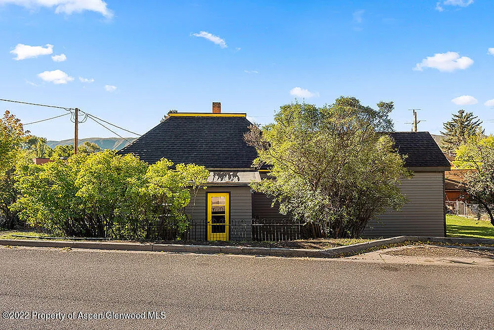 3 bed, 1437 sqft, $6,295 — Photo 2
