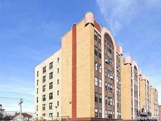 1st image of 25 W Broadway #106
