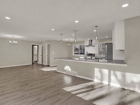 4th image of 817 Westmoor Dr