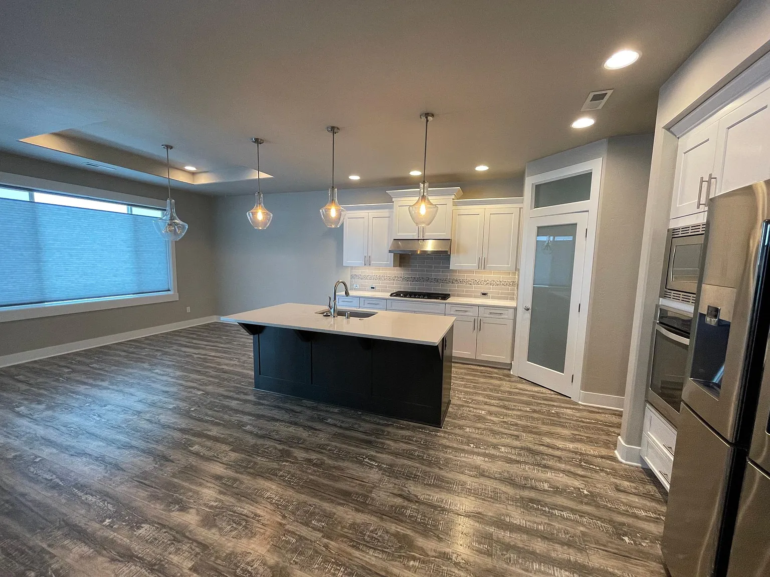 4 bed, 2376 sqft, $3,000 — Photo 4