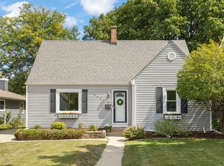 308 S 12th Ave, St Charles, IL 60174