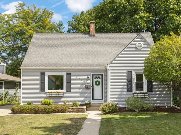 308 S 12th Ave, St Charles, IL 60174