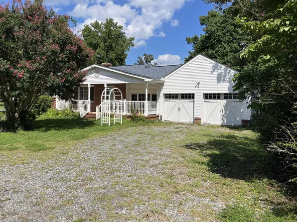 1096 Holly Vista Dr, Colonial Beach, VA 22443