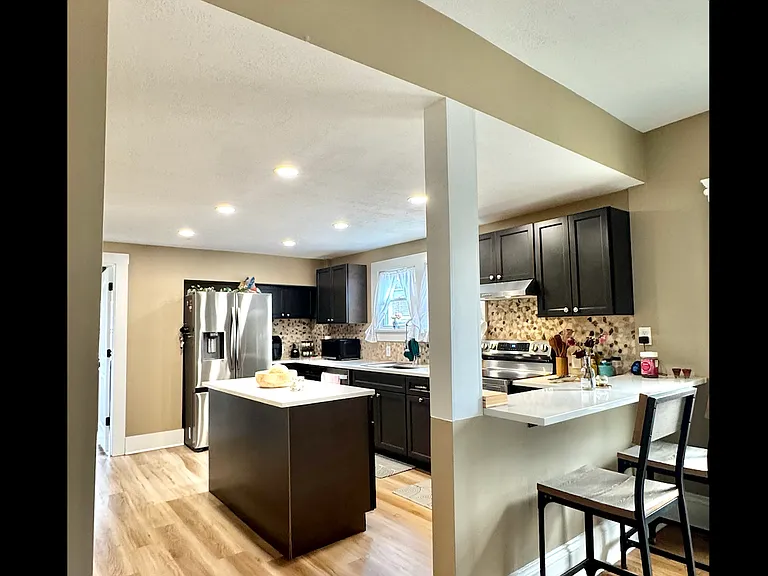 190 Beech St — Photo 1
