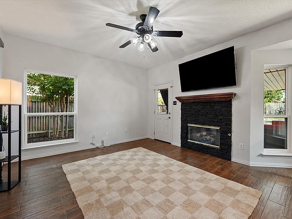 4th image of 4111 Highgrove Dr