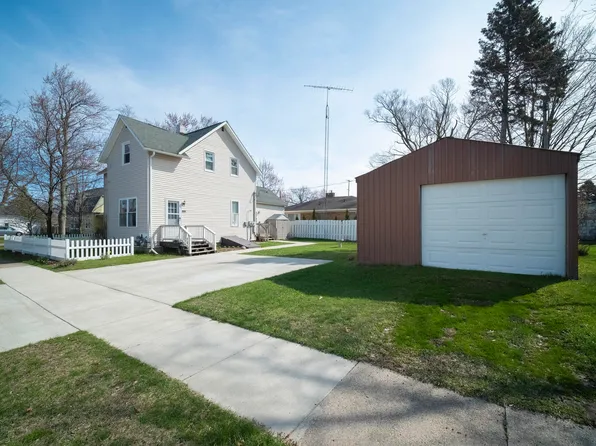 257 2nd Ave, Manistee, MI 49660