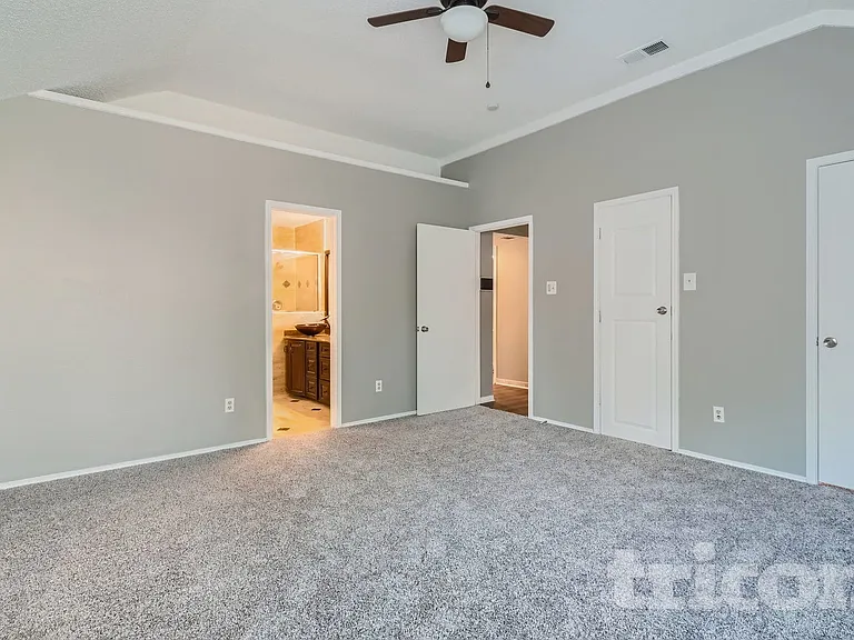 8316 Auburn Dr — Photo 3