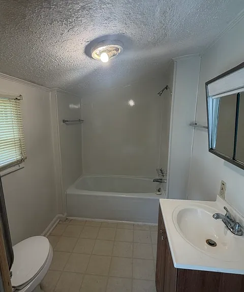615 S Main St — Photo 2