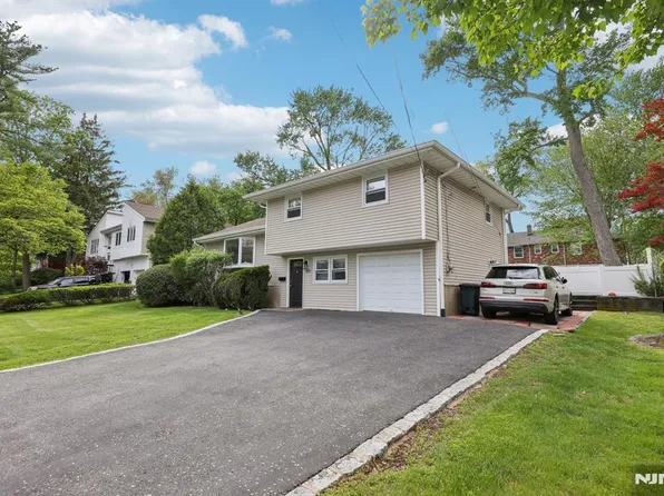 327 Congers Ave, Northvale, NJ 07647