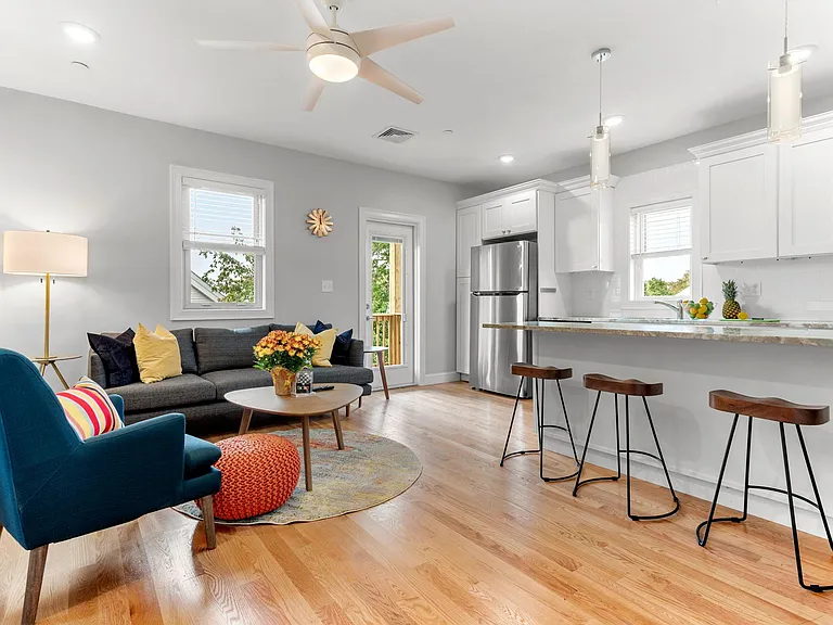 1047 Saratoga St #4 — Photo 6