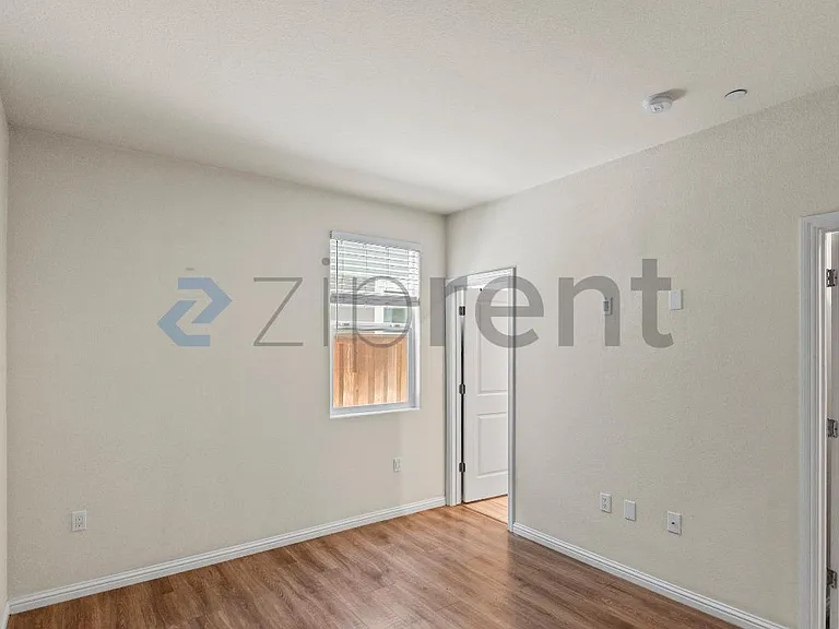 979 Princess Way — Photo 14