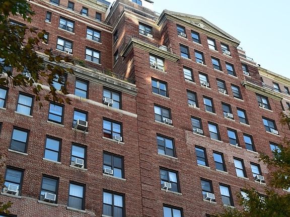 5th image of 210 W 70th St #717