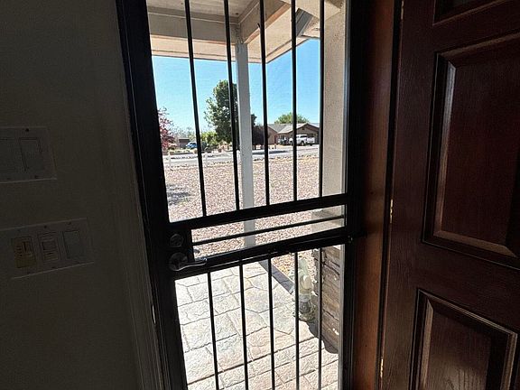 4th image of 526 Grove Ln