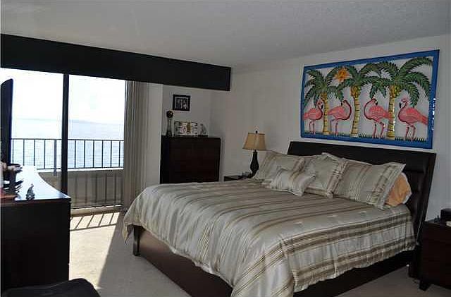 MASTER BEDROOM ON OCEAN