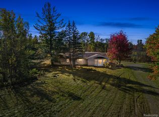 4343 Groveland Rd, Ortonville, MI 48462