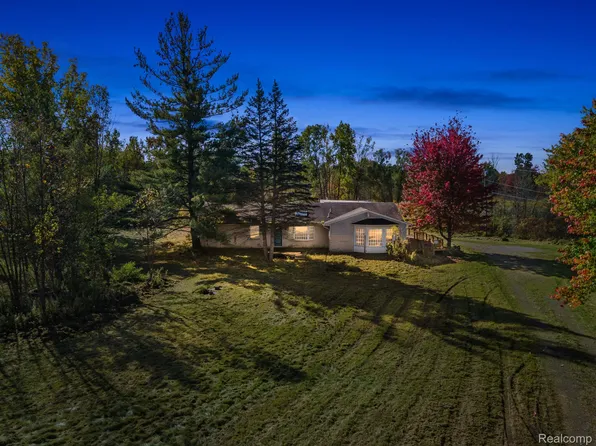 4343 Groveland Rd, Ortonville, MI 48462