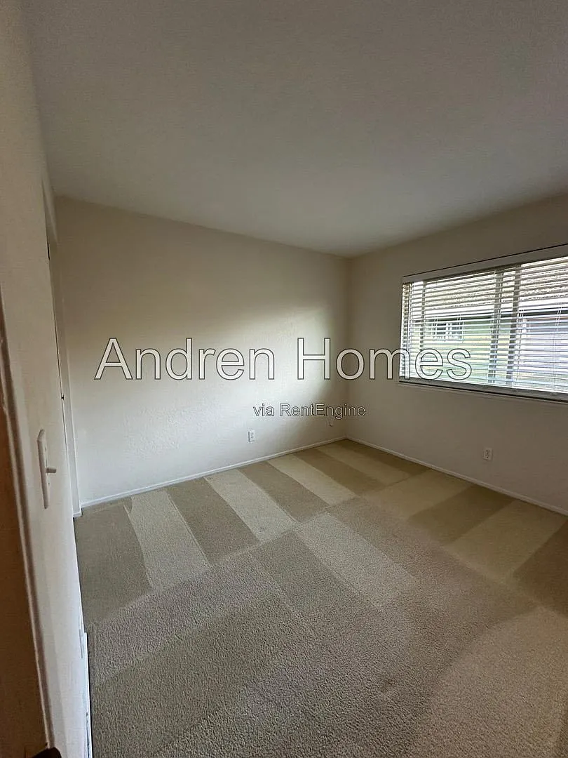 2 bed, 1.0 bath, 890 sqft, $2,975 — Photo 4