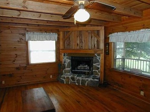 3rd image of 3618 Lake Diana Dr