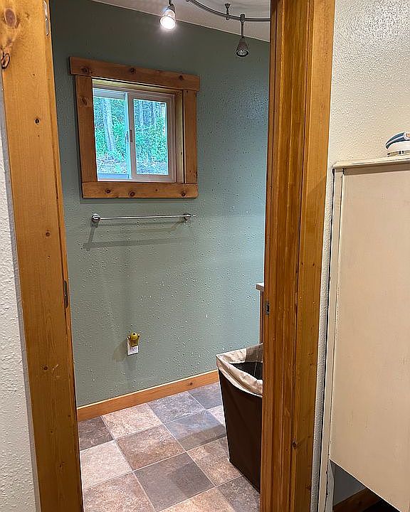 2nd image of 51739 Earl Rd