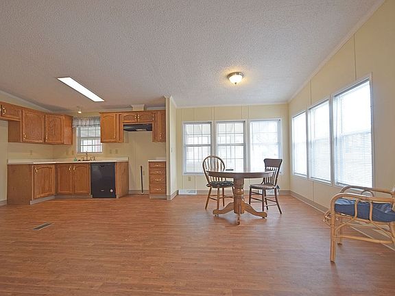 4th image of 613 Crest Ln