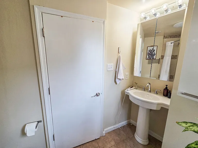 207 R St NW #4 — Photo 14