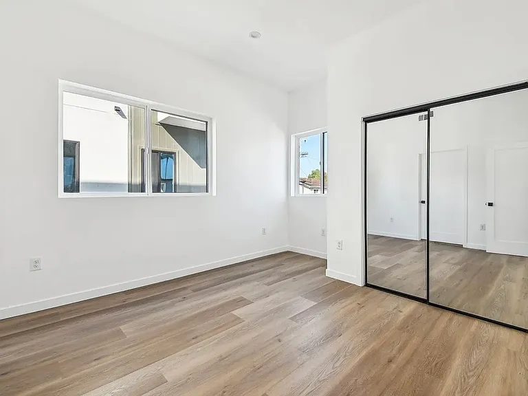 2919 S Burnside Ave #1 — Photo 16