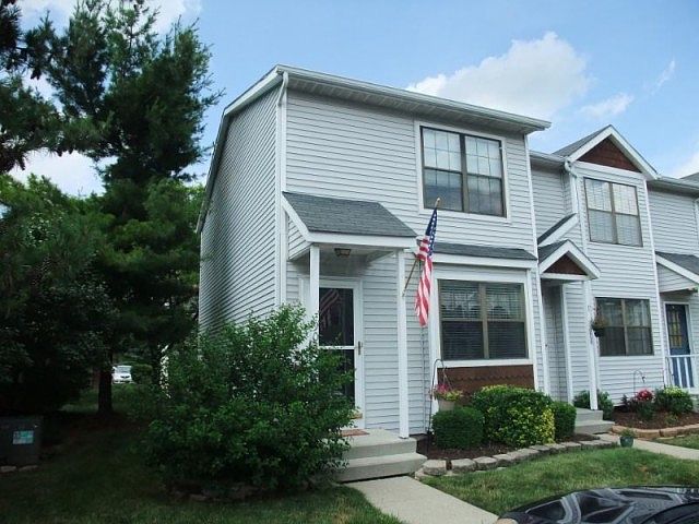 1st image of 906 Charnwood Ln