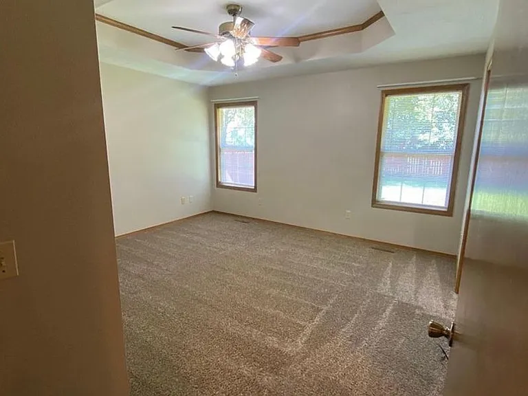 984 W Bates Dr — Photo 17