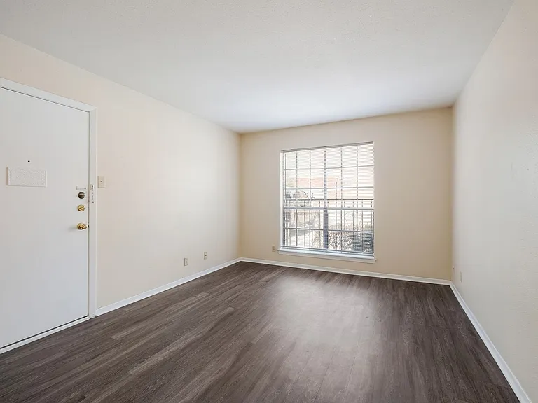 305 W Woodlawn Ave #101 — Photo 7