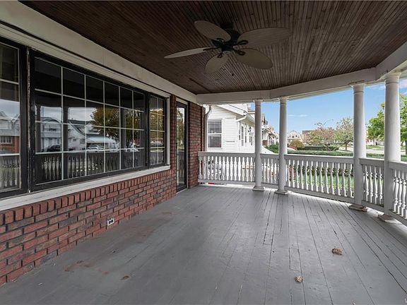 5th image of 328 Norwalk Ave