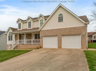 17 Meadowbrook Cir, Hurricane, WV 25526
