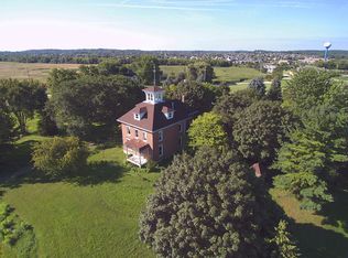 40W011 Burlington Rd, Saint Charles, IL 60175