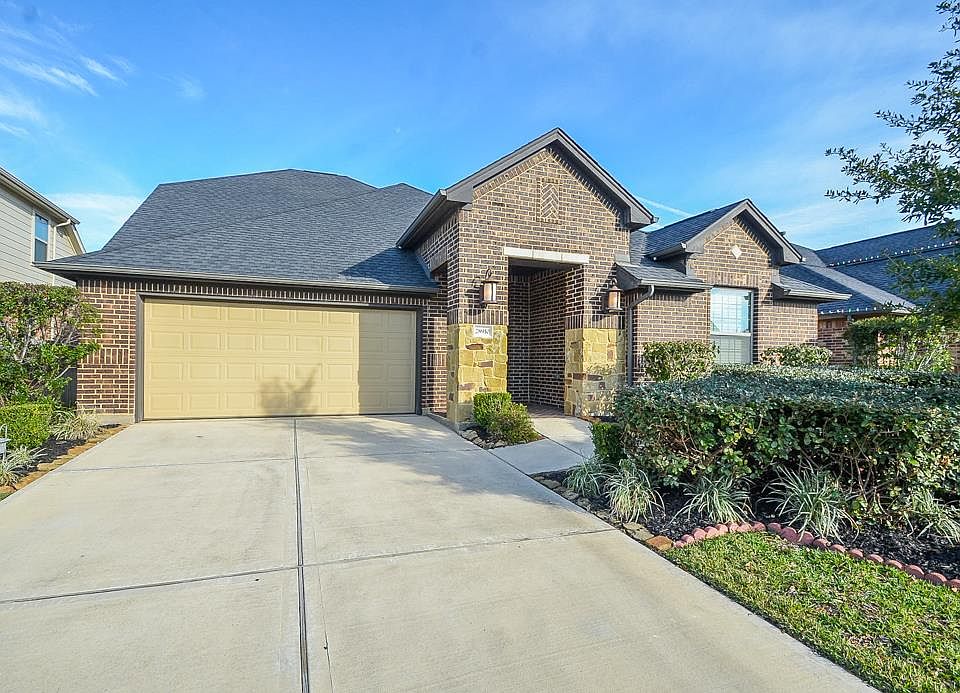 1st image of 28910 Hollycrest Dr