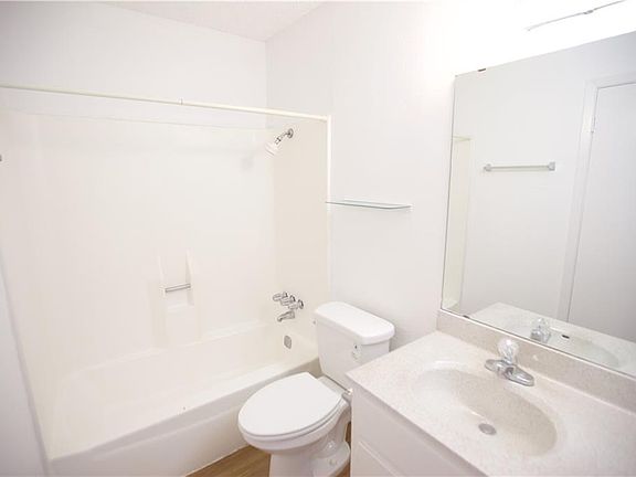 4th image of 1301 Glenda Dr #B