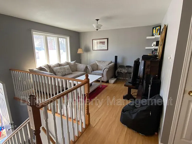 588 Howden St #6 — Photo 18