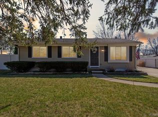 2176 Jarman Dr, Troy, MI 48085