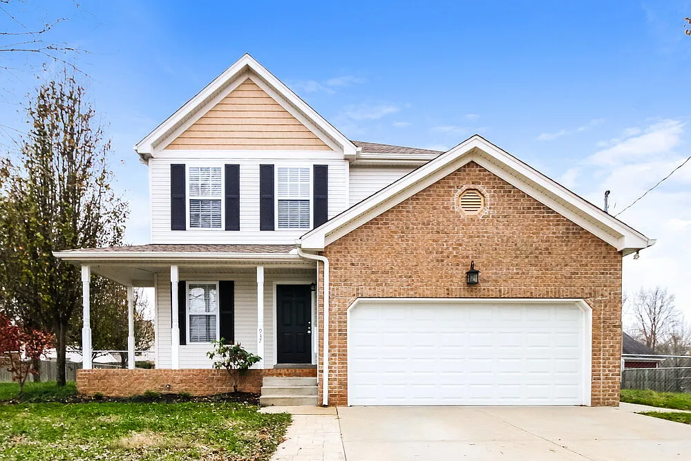 3 bed, 2.5 bath, 1560 sqft, $2,305 — Photo 1