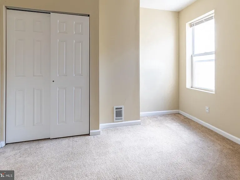 928 S 18th St — Photo 30