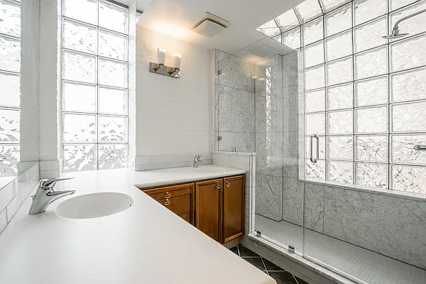 Rented by Bond New York | media 28