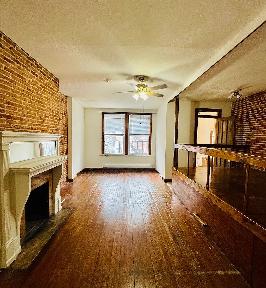 Studio, 700 sqft, $1,000 — Photo 1