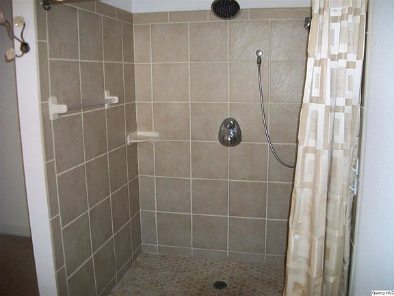 Home for Sale in Quincy, IL $109,000