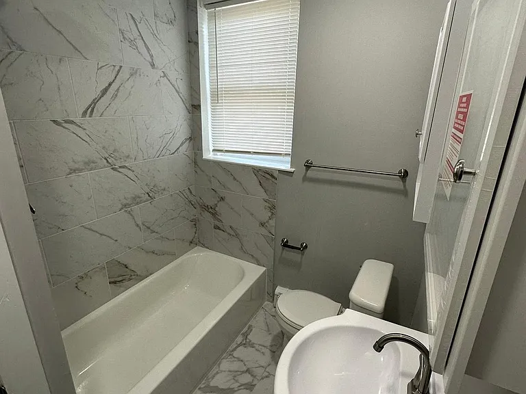 615-623 E Vernon Rd #102 — Photo 5