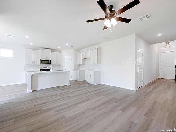 3rd image of 6031 Calgary Park