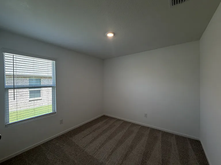624 Criner St — Photo 8